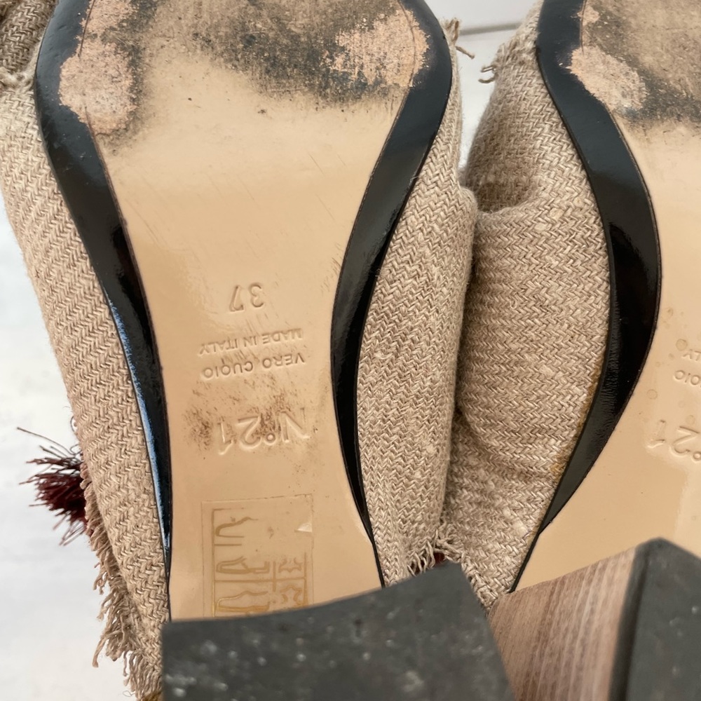 No. 21 Beige Canvas Pom Pom Fringe Tassel Burgundy Mules Pumps Slip On - Picture 10 of 10